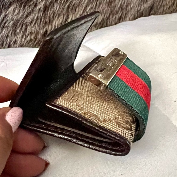 đź‘‘âś…PRICE FIRMâś… AUTHENTIC Gucci Web 6 Key Holder - Picture 6 of 17